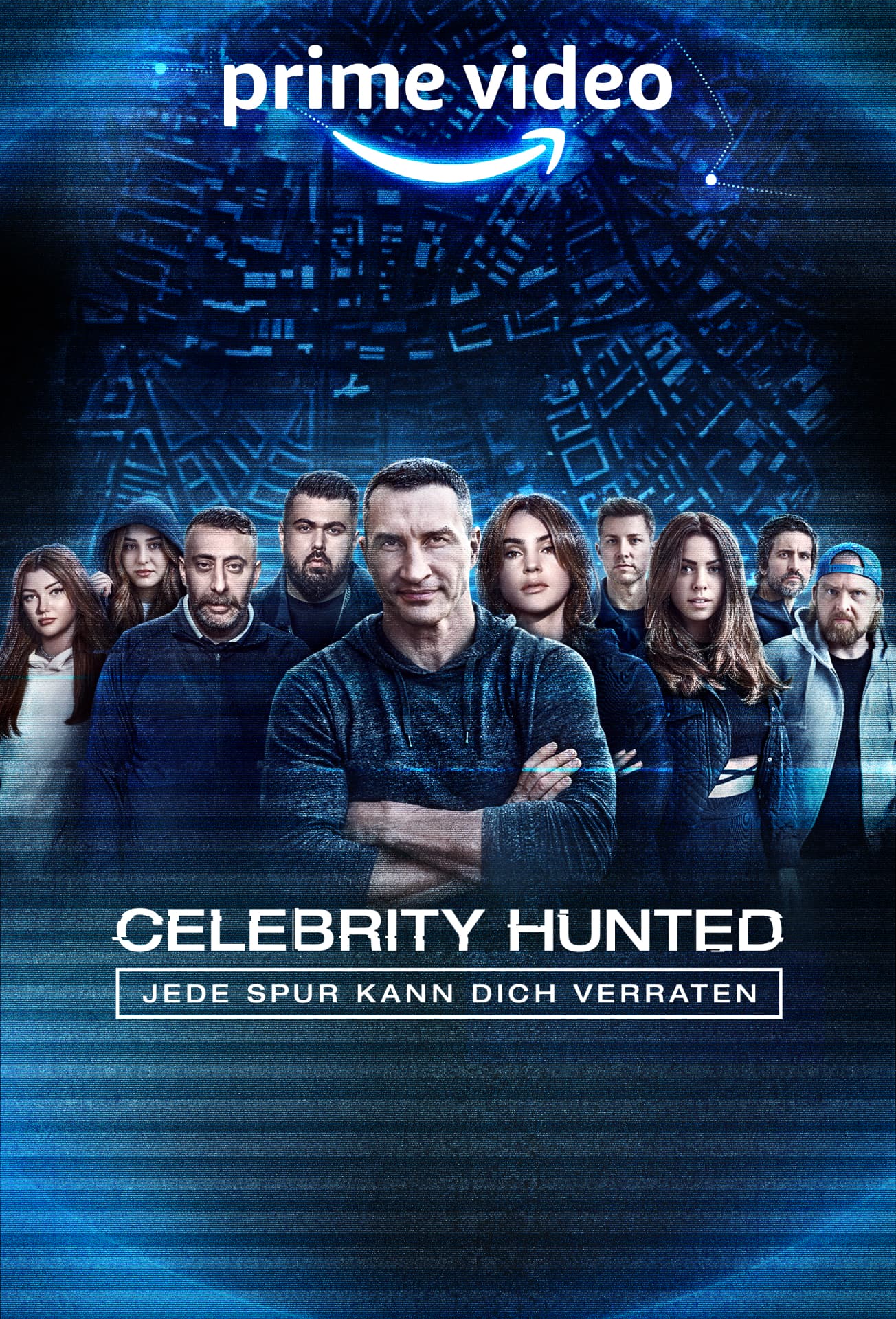 Key Visual von Celebrity Hunted mit der Besetzung vor nächtlicher Stadtkarte